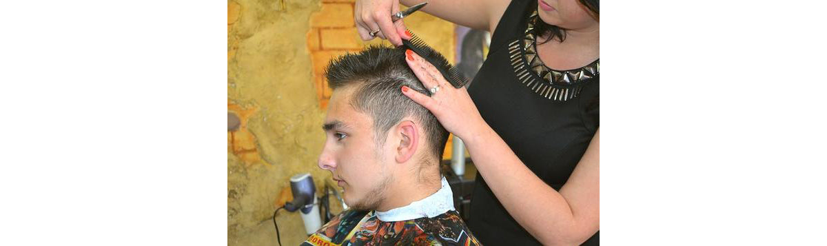 What Should Be in Your Hairdresser’s Toolkit?